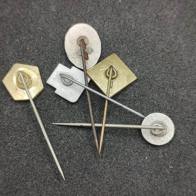 全场0元起拍 第144期 咸鱼国勋章拍卖专场 4月3日（周三）下午6：00开始 东德徽章五个