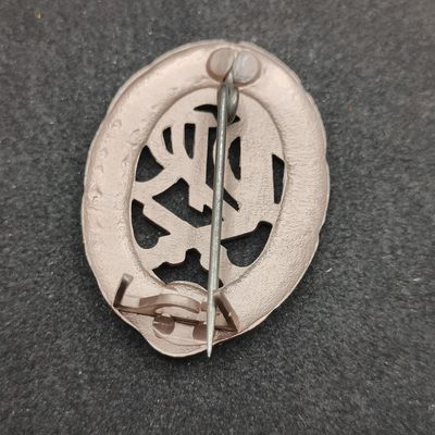 全场0元起拍 第144期 咸鱼国勋章拍卖专场 4月3日（周三）下午6：00开始 东德军事体能章