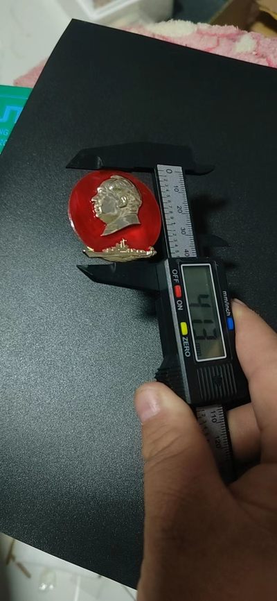 毛主席像章拍场，都是部队章 🔥🔥🔥🔥毛主席像章，41.3毫米，背面有铭文：中国人民解放军8250部队