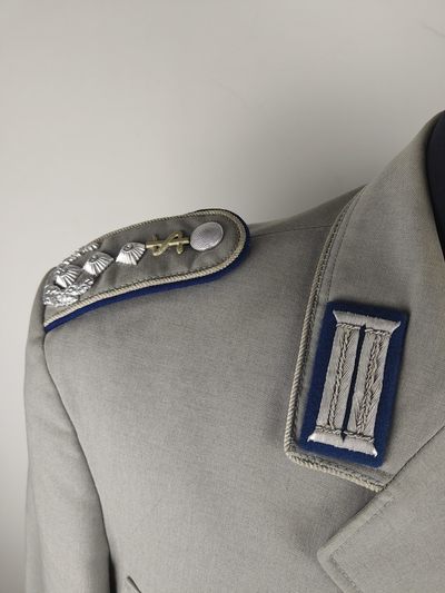 全场0元起拍 第144期 咸鱼国勋章拍卖专场 4月3日（周三）下午6：00开始 西德陆军军医上校制服 胸围114肩宽50 衣长85 袖长67裤子腰围90 裤长99