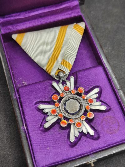 全场0元起拍 第144期 咸鱼国勋章拍卖专场 4月3日（周三）下午6：00开始 日本战时 六等瑞宝章银制带盒