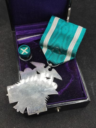 全场0元起拍 第144期 咸鱼国勋章拍卖专场 4月3日（周三）下午6：00开始 日本战时 七级金鸱章银制带盒略