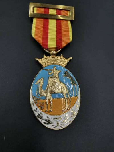 老王徽章第三十四期 - 西班牙北非撒哈拉战争奖章   军官版带珐琅，弗朗哥时期