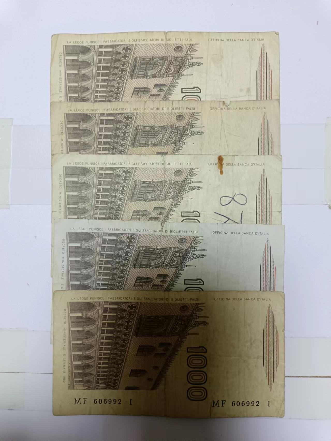 【20240403】非全新纸币第127场 意大利1000里拉5张纸币，有裂缝和字迹
