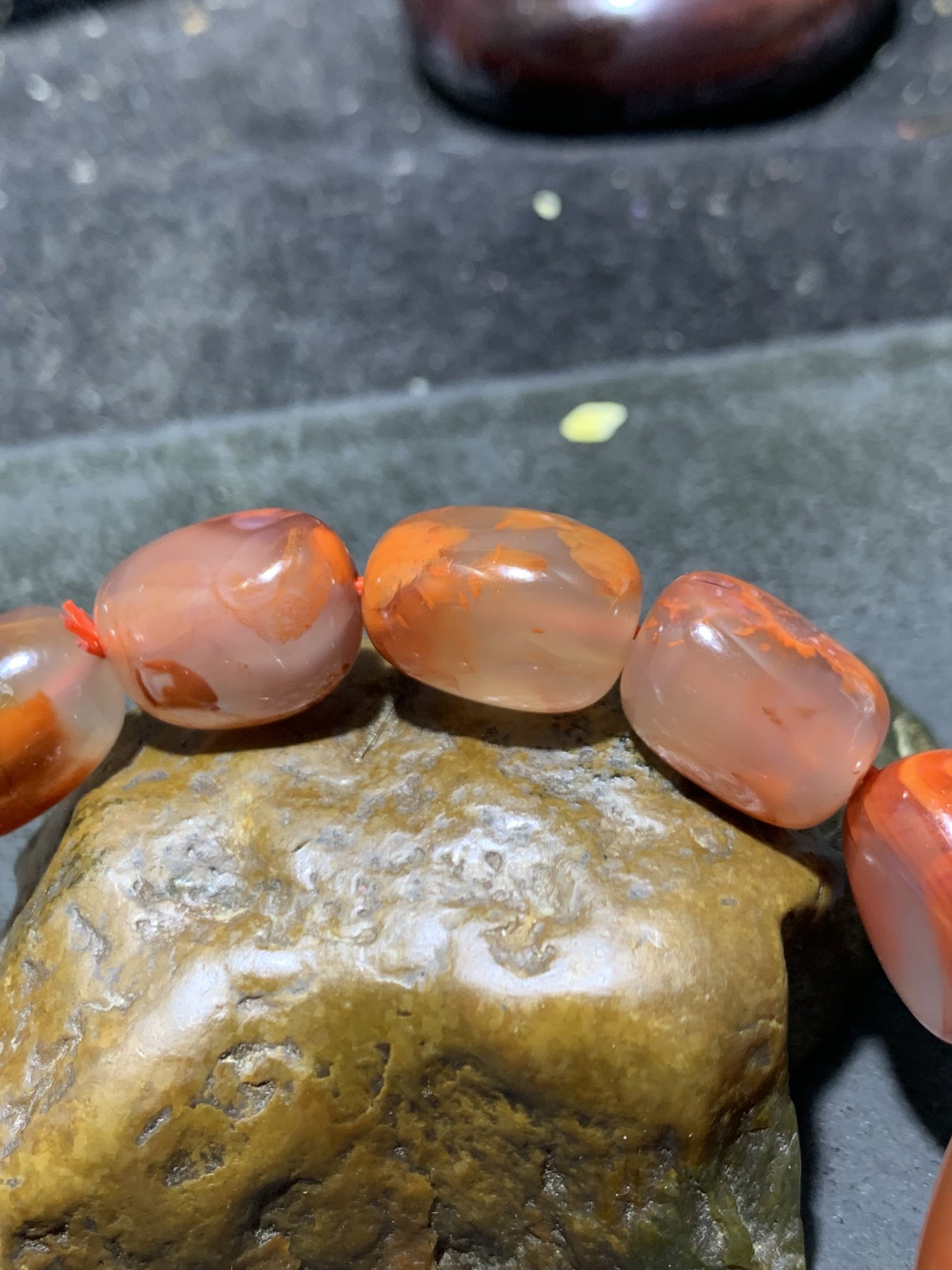 川料南红玛瑙冰飘柿子红随形单圈手串一条，