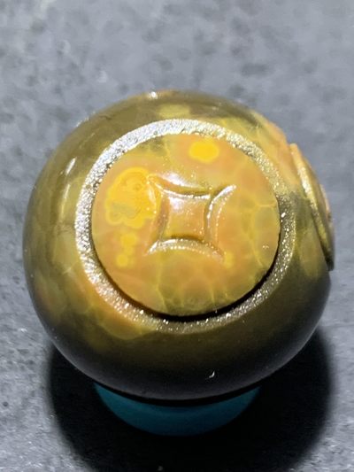 精美冰飘战国红玛瑙手工俏色巧雕连中三元圆珠一个 - 精美冰飘战国红玛瑙手工俏色巧雕连中三元圆珠一个