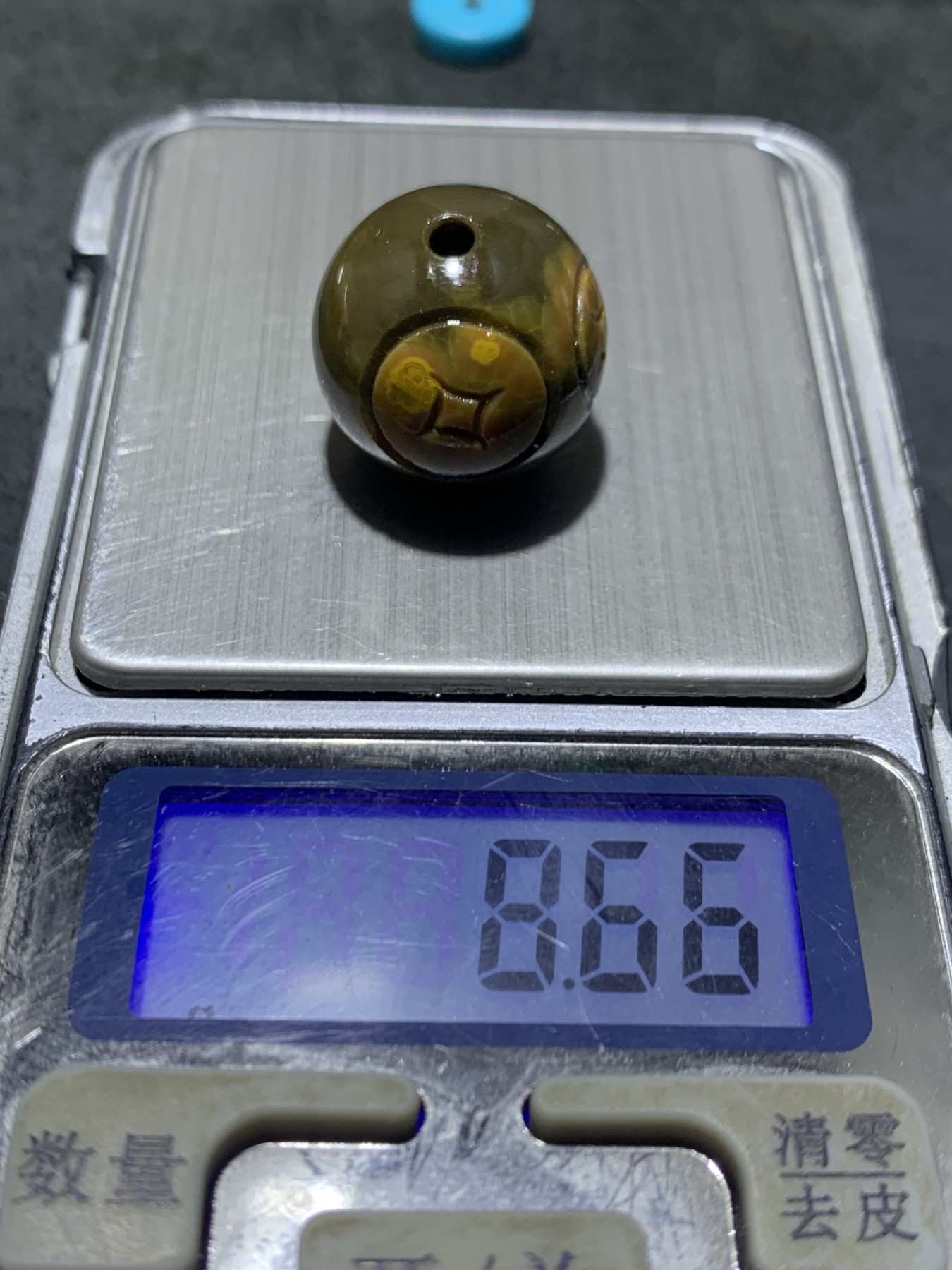 精美冰飘战国红玛瑙手工俏色巧雕连中三元圆珠一个