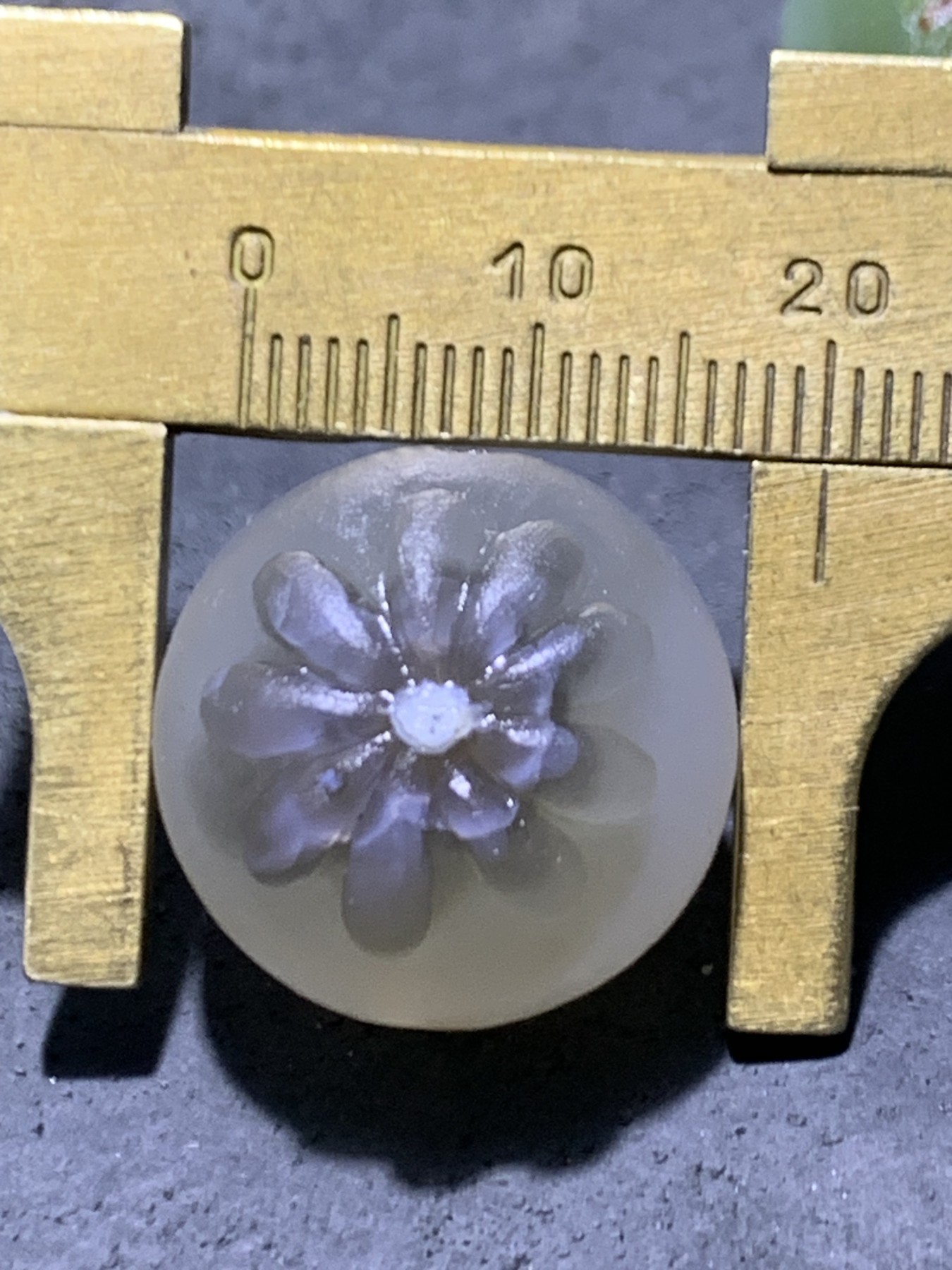 精美高玉化亚光海洋玉髓手工俏色巧雕太阳花随形2.0圆珠一个！