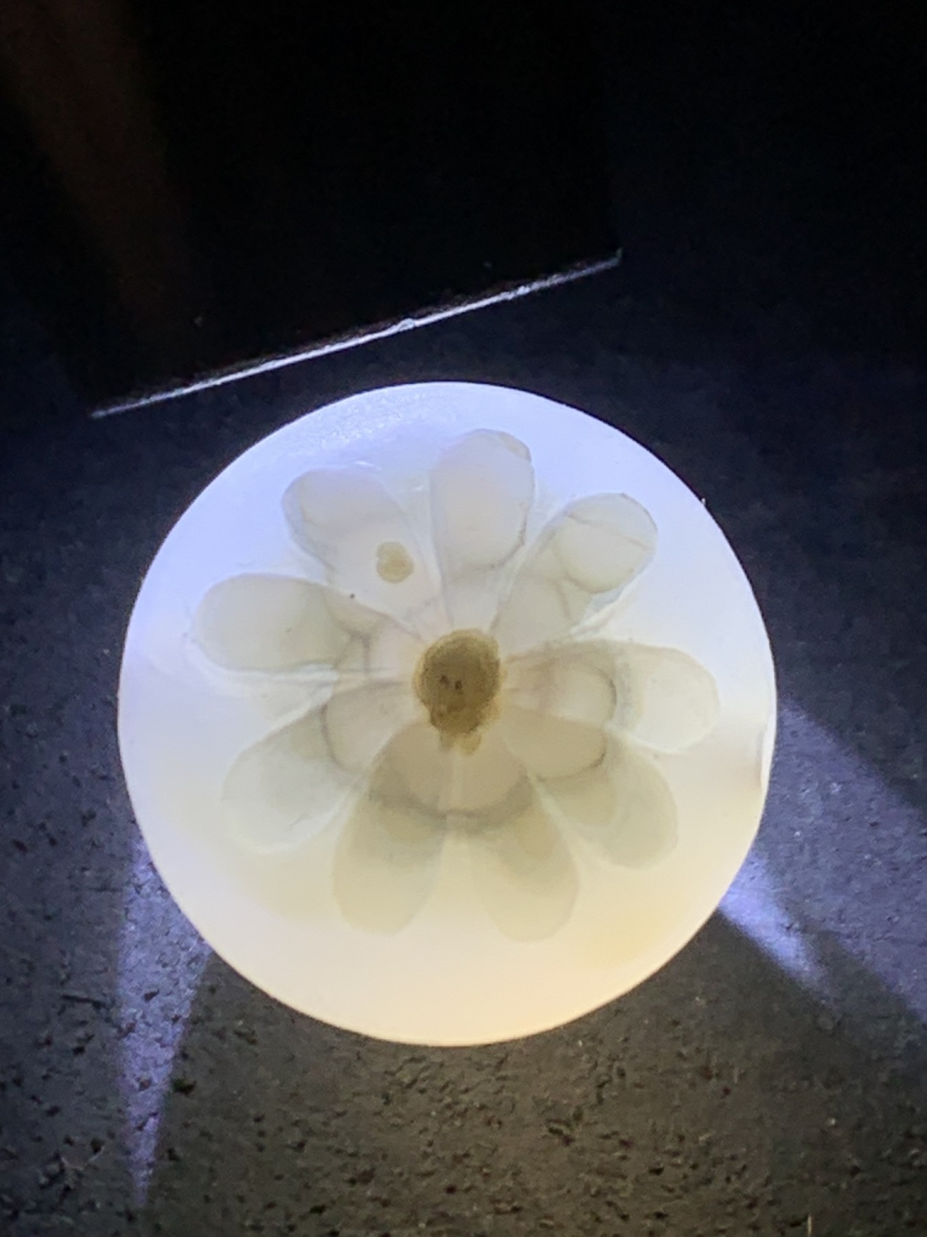 精美高玉化亚光海洋玉髓手工俏色巧雕太阳花随形2.0圆珠一个！