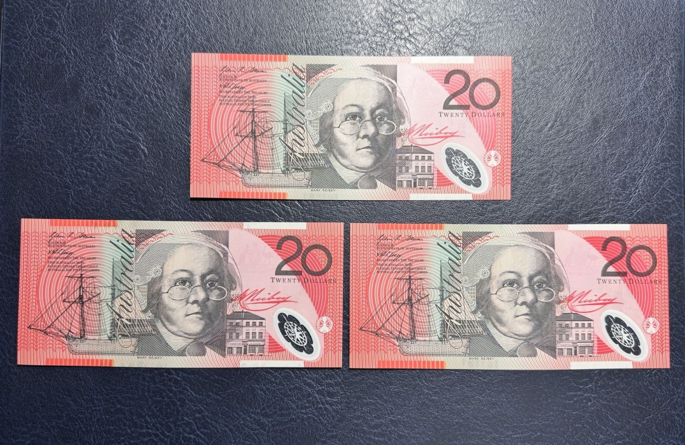 收藏联盟Quantum Auction 第335期拍卖  澳大利亚2008年20元三张 品相全新UNC 早期年份 “皇家飞行医生服务”组织创始人 牧师 约翰.弗林
