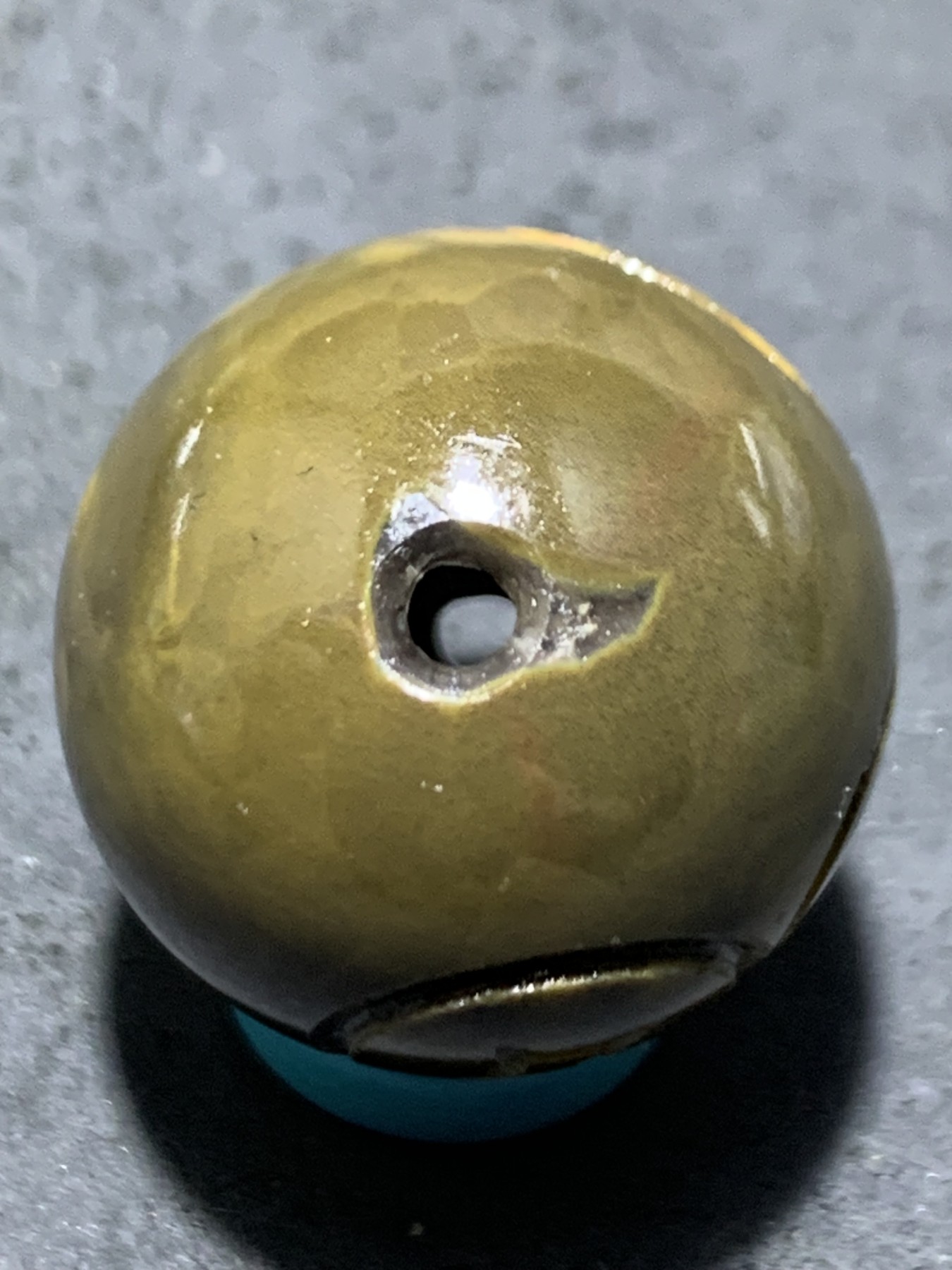 精美冰飘战国红玛瑙手工俏色巧雕连中三元圆珠一个