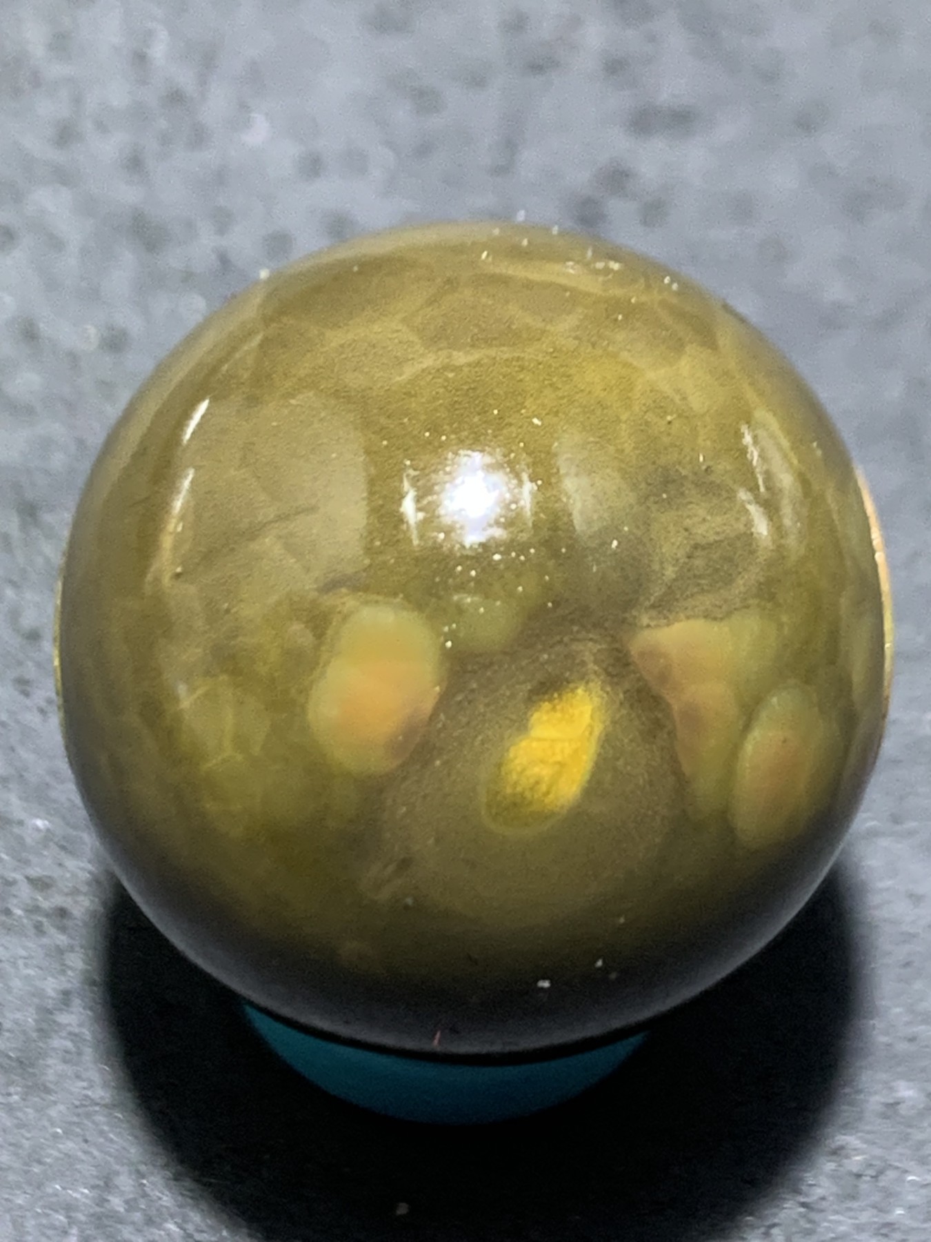 精美冰飘战国红玛瑙手工俏色巧雕连中三元圆珠一个