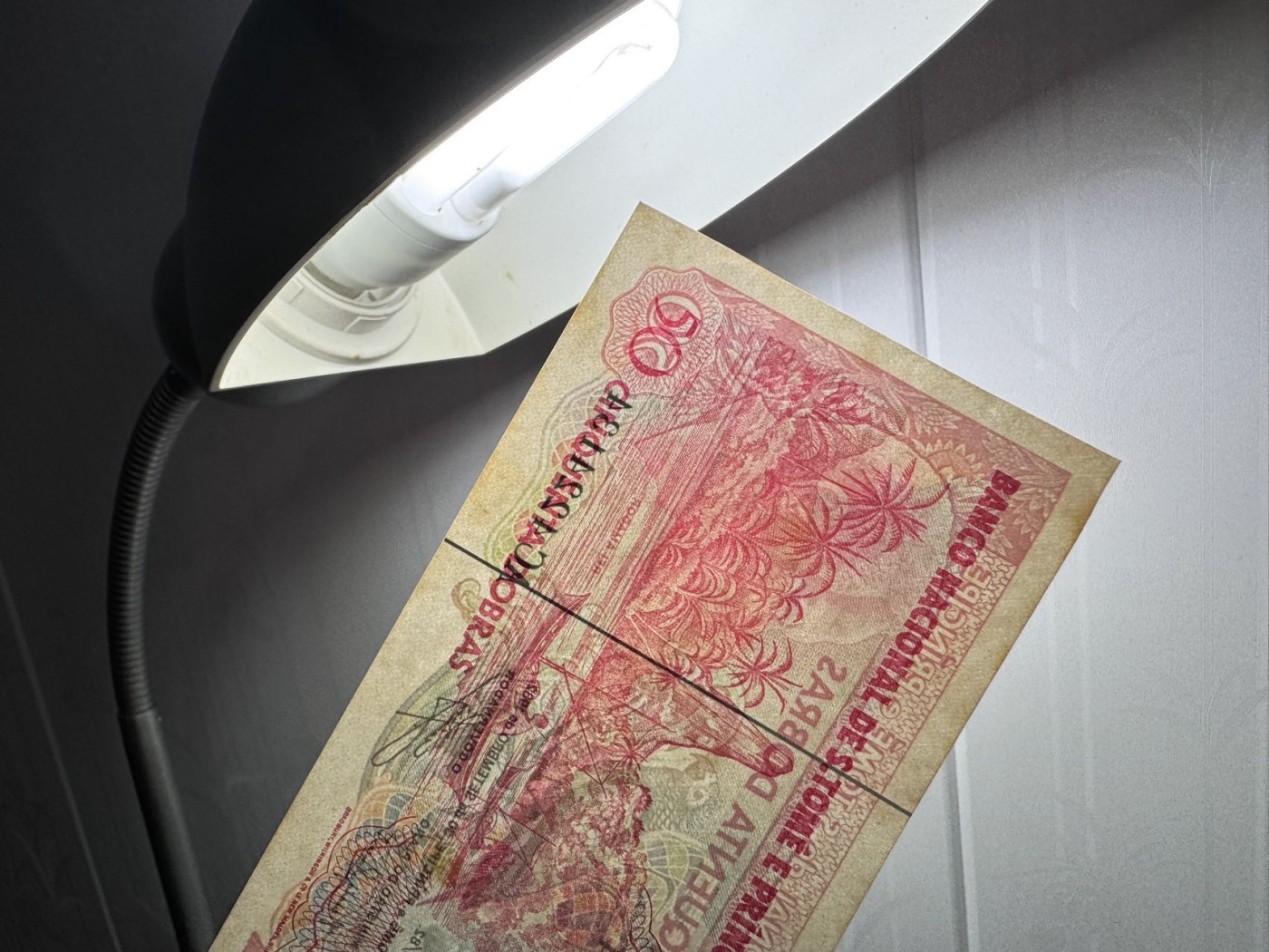 收藏联盟Quantum Auction 第335期拍卖  圣多美和普林西比1982年50多巴 品相UNC- 