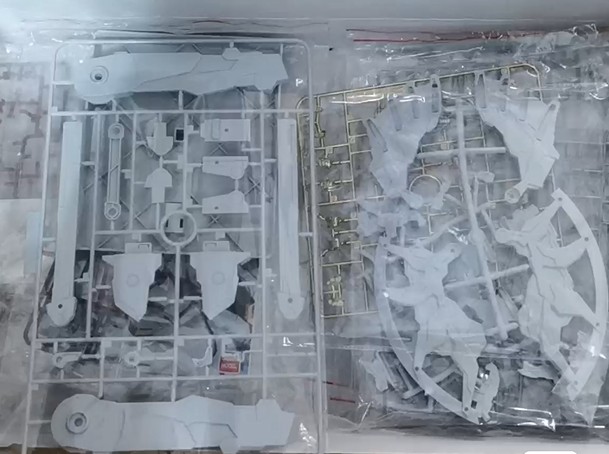 高达模型专场 国产大班高高模型 初版！！！【大班8802强袭自由】带光翼彩色大班MG1/100 MB样式拼装模型带光翼，彩盒强袭机甲玩具带支架，水贴！！！