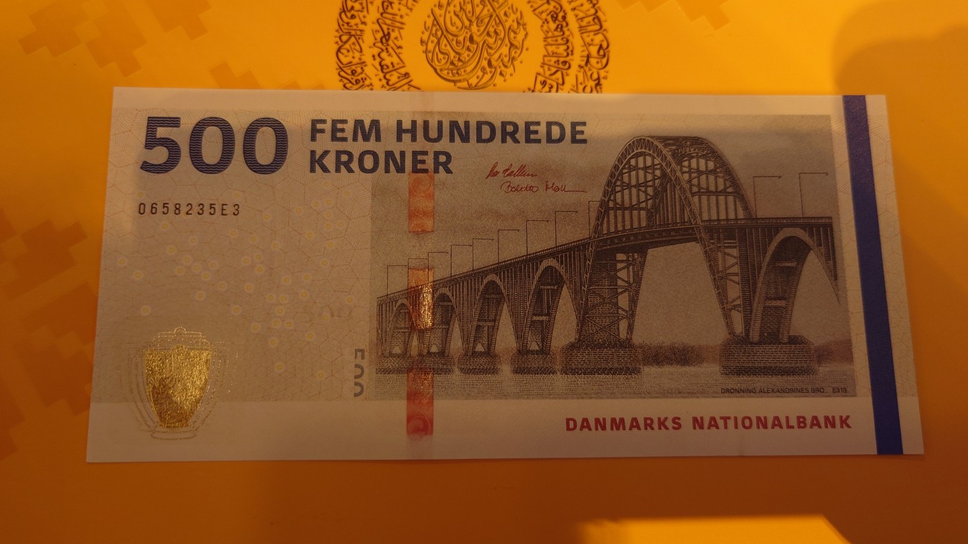 【世界钱币】精选微拍第100期暨2024年第11期  部分卖剩裸钞和评级币展销 2019/20版丹麦500克朗 全新绝品无47尾号235