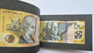 2024第14场（总第166期）：精品塑料钞、纪念钞 - 双钞册/澳大利亚2018年新版50元塑料钞首发纪念册UNC（内含2016年版50元塑料钞/签名8）