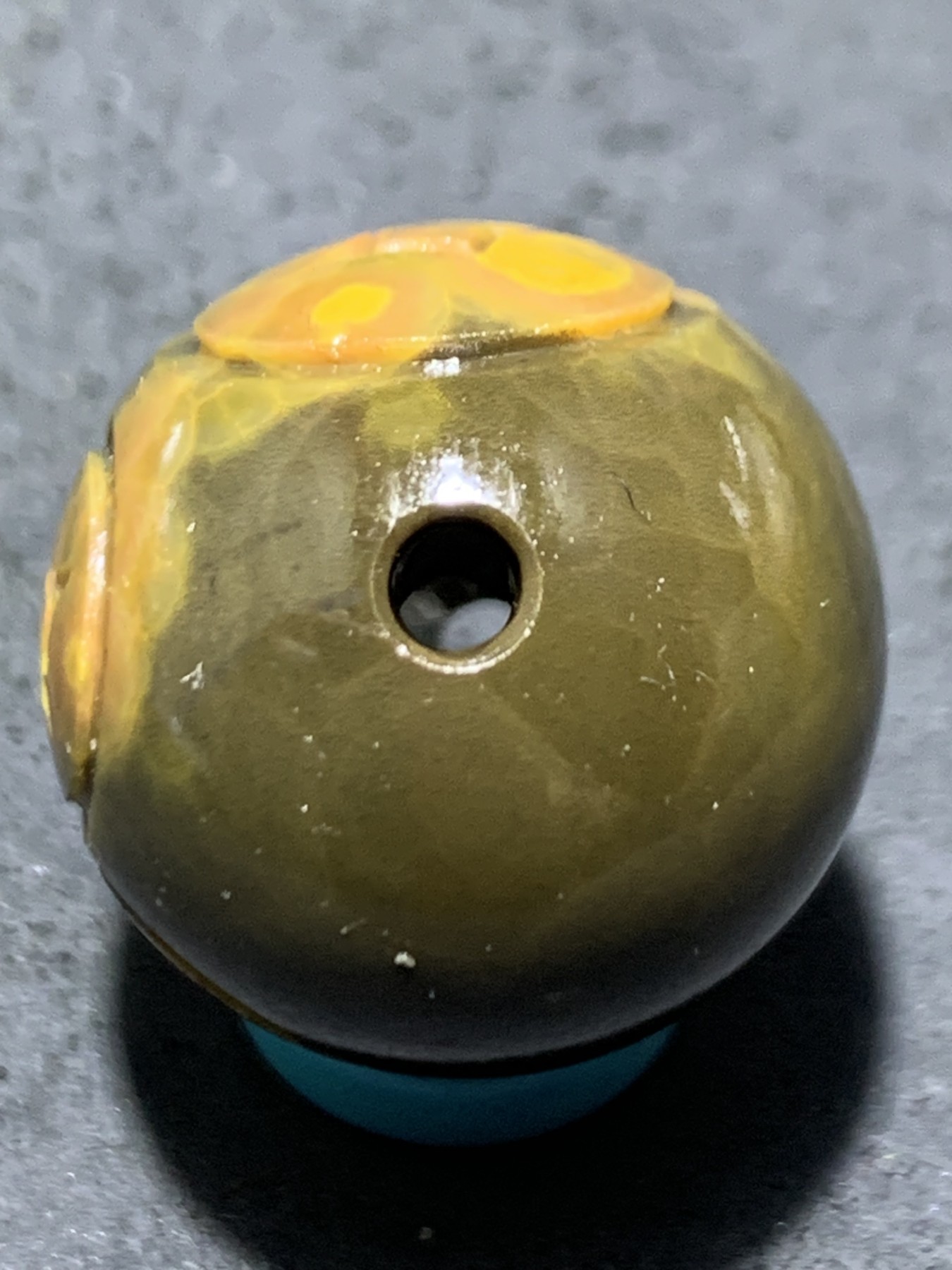 精美冰飘战国红玛瑙手工俏色巧雕连中三元圆珠一个