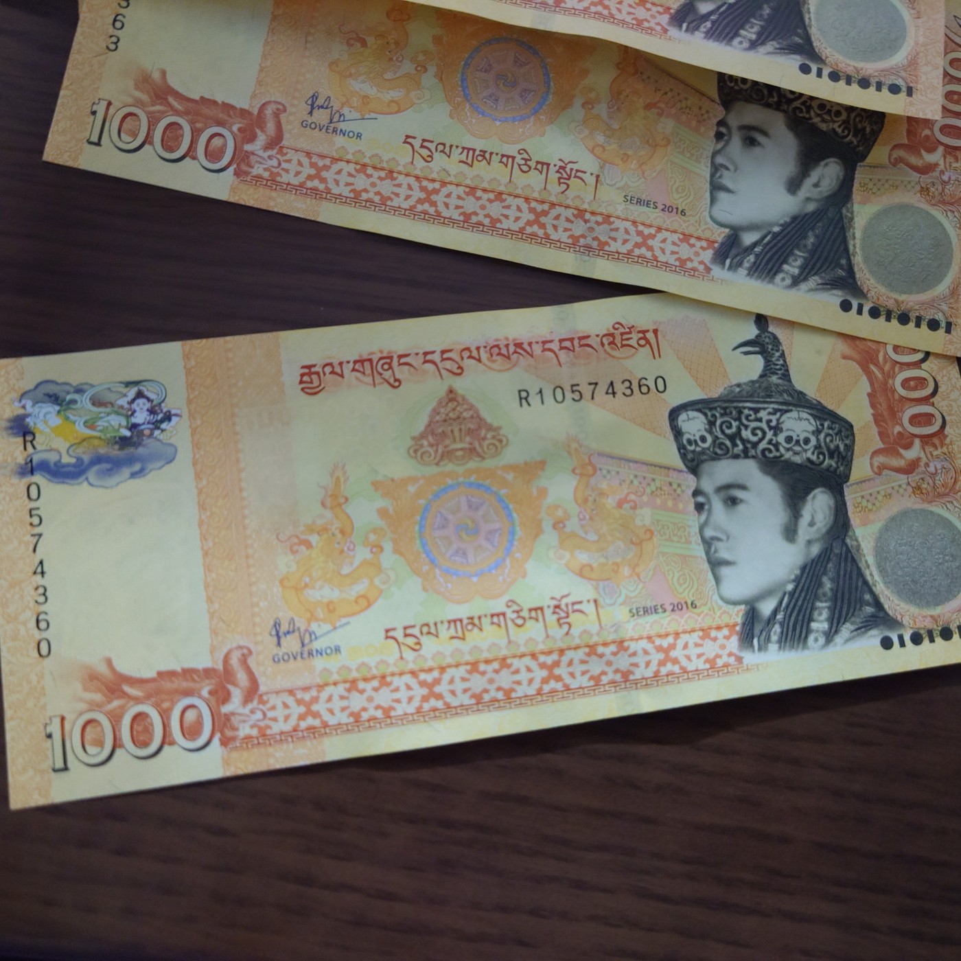 【世界钱币】精选微拍第100期暨2024年第11期  部分卖剩裸钞和评级币展销 2016年不丹1000 流通版非纪念钞 全新绝品尾号4360