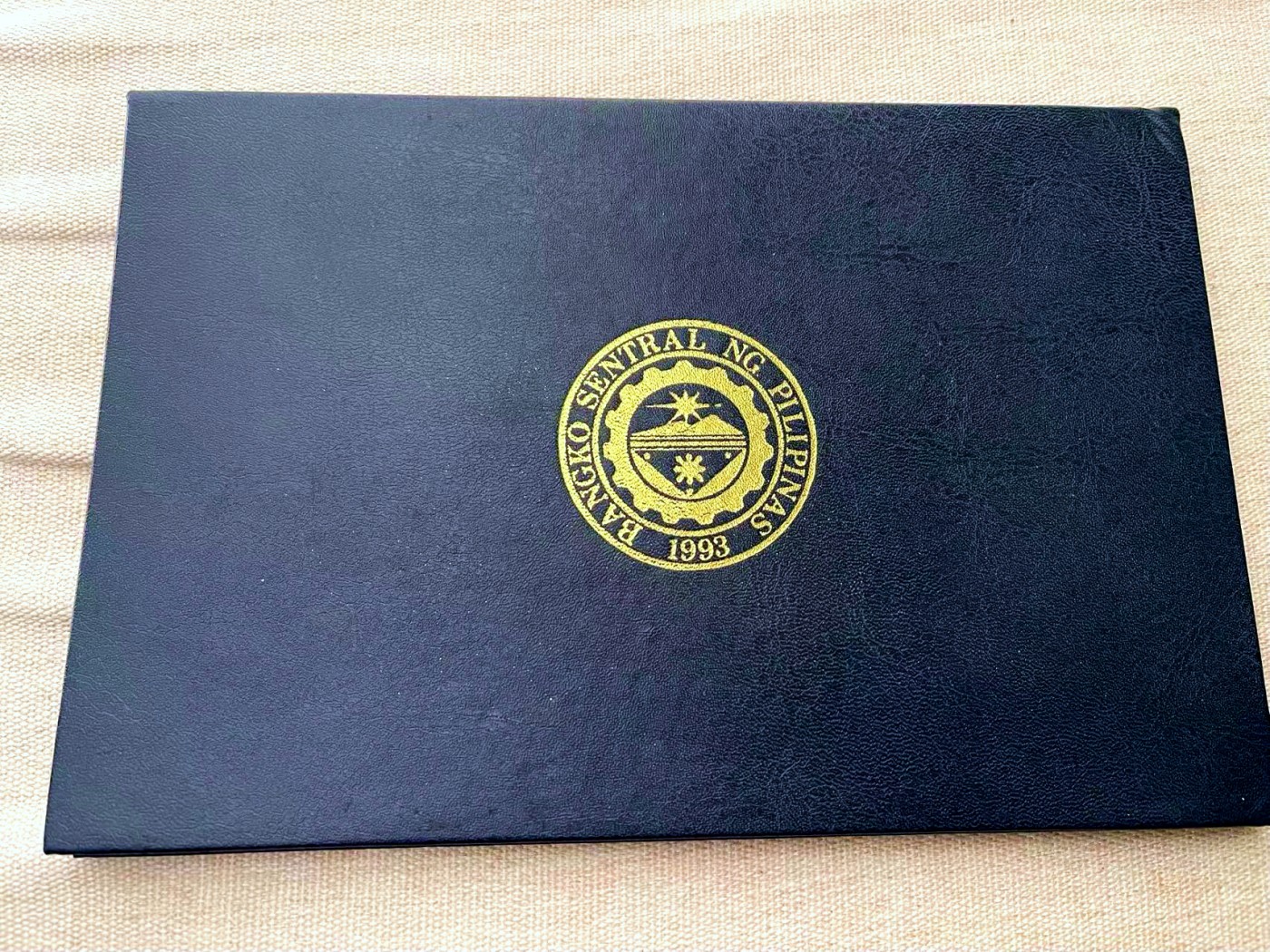 【Blue Auction】✨世界纸币精拍第458期——周六畅拍场  【原装带册 无47 超大票幅】菲律宾 1998年2000比索 纪念钞 全新UNC 精美