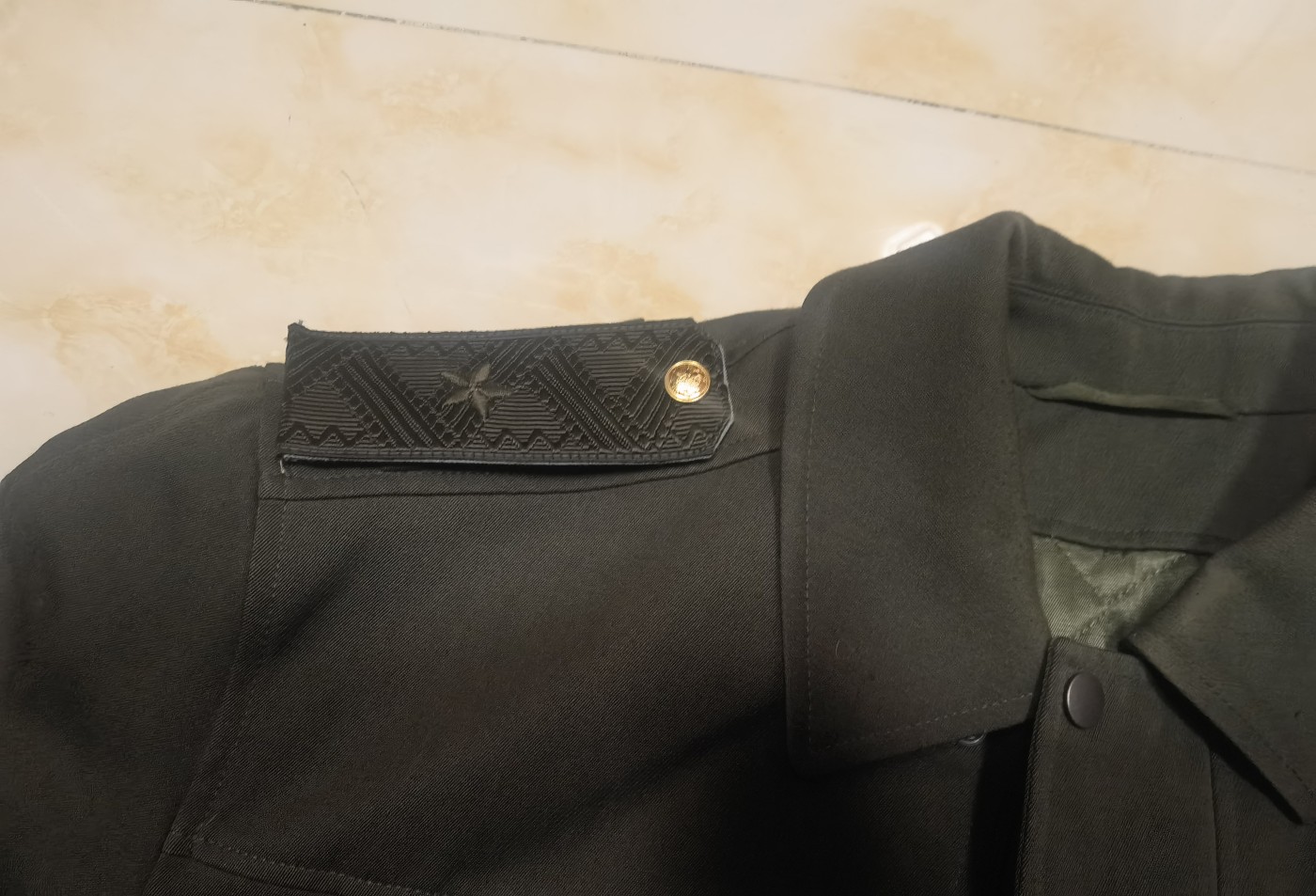 盛世勋华——号角文化勋章邮票专场拍卖第304期 俄罗斯陆军少将短大衣 带БТК厂标 肩宽:55cm 胸围：115cm