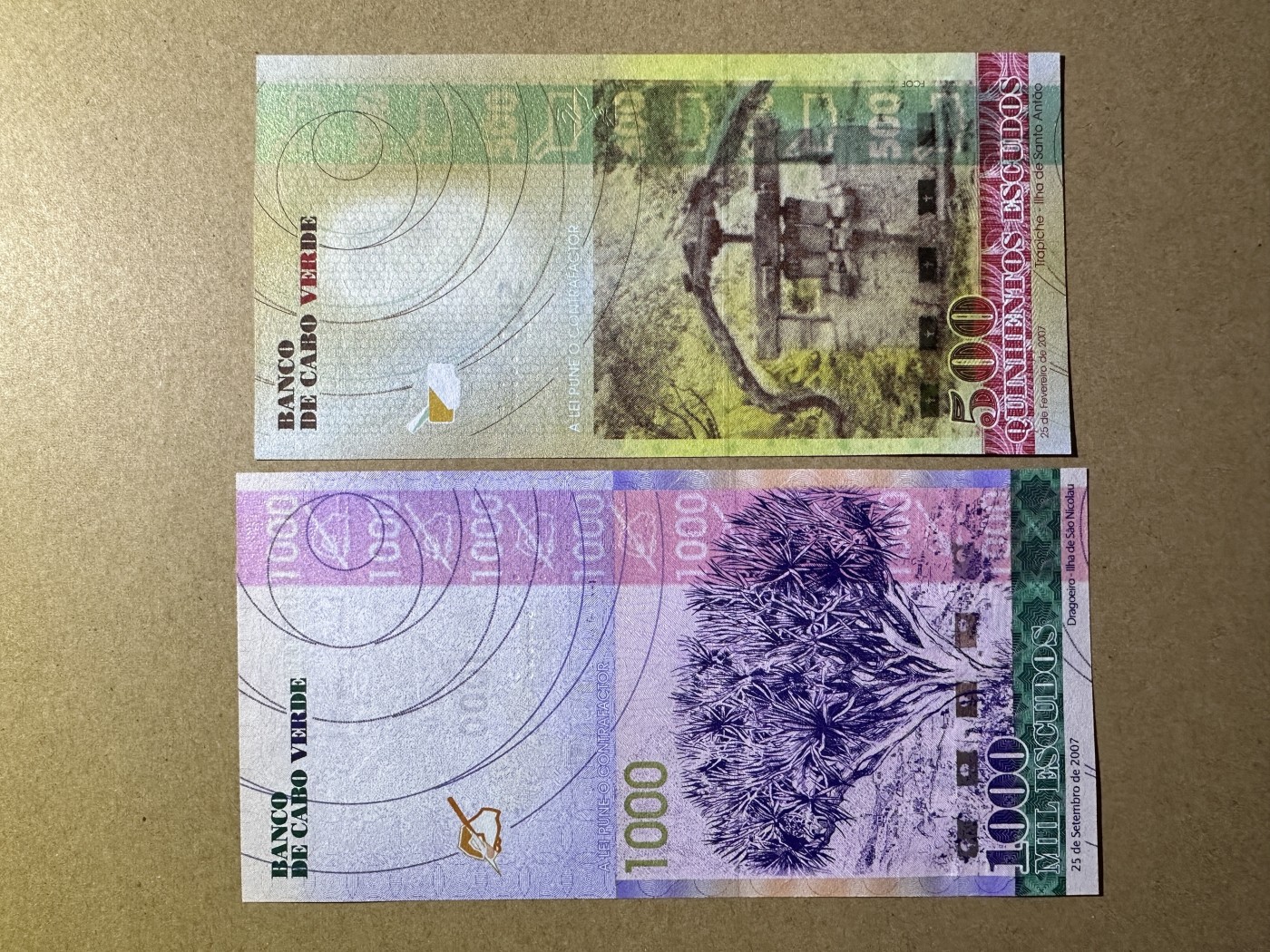 《张总收藏》144期-外币精品汇 佛得角500、1000埃斯库多2张 UNC 2007年 2张都尾8