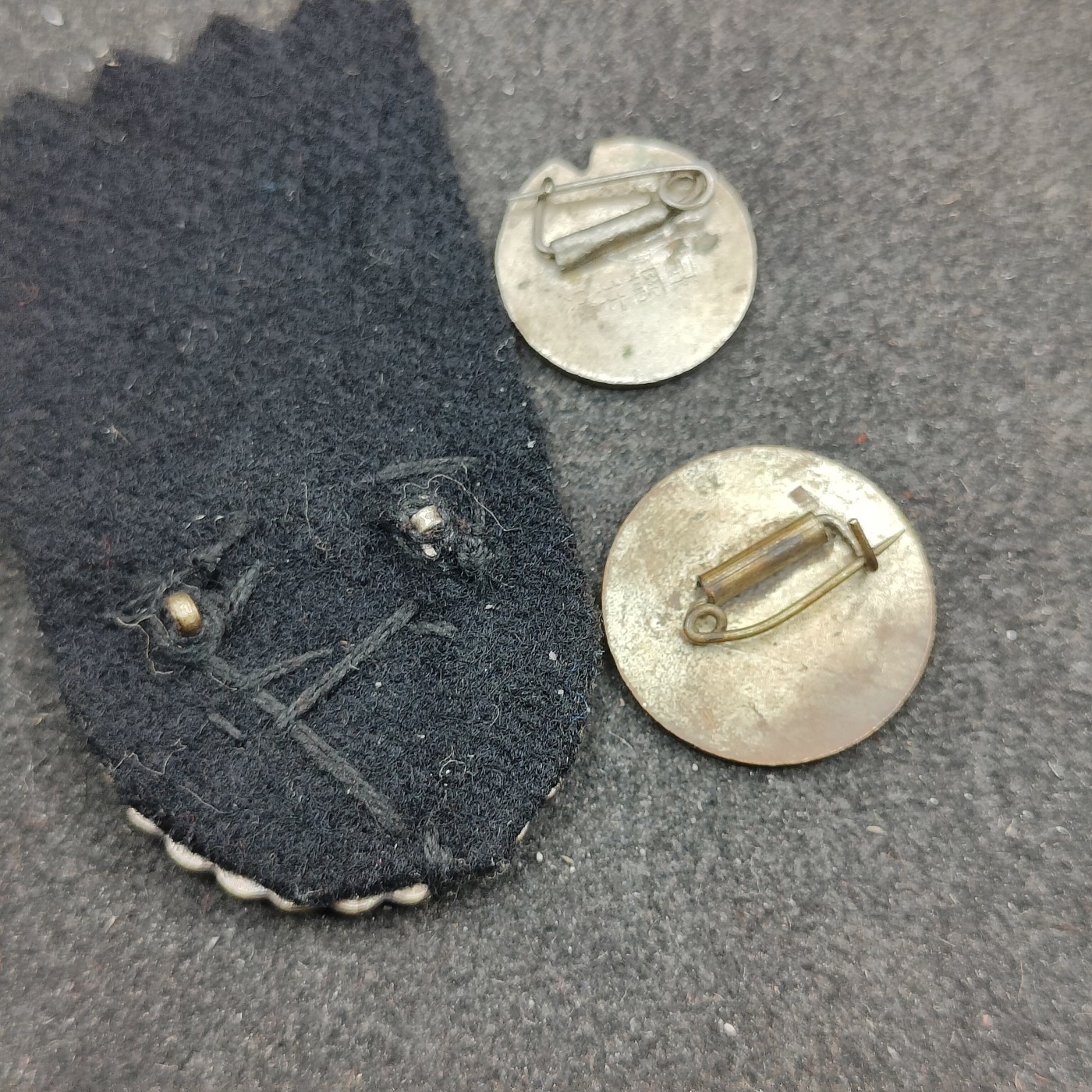 全场0元起拍 第145期 咸鱼国勋章拍卖专场 4月7日（周日）下午6：00开始 日本徽章三个