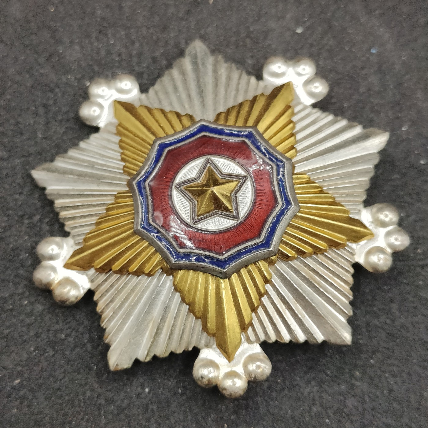 全场0元起拍 第145期 咸鱼国勋章拍卖专场 4月7日（周日）下午6：00开始 朝鲜二级国旗勋章