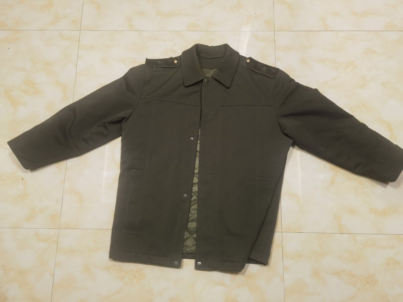 盛世勋华——号角文化勋章邮票专场拍卖第304期 俄罗斯陆军少将短大衣 带БТК厂标 肩宽:55cm 胸围：115cm