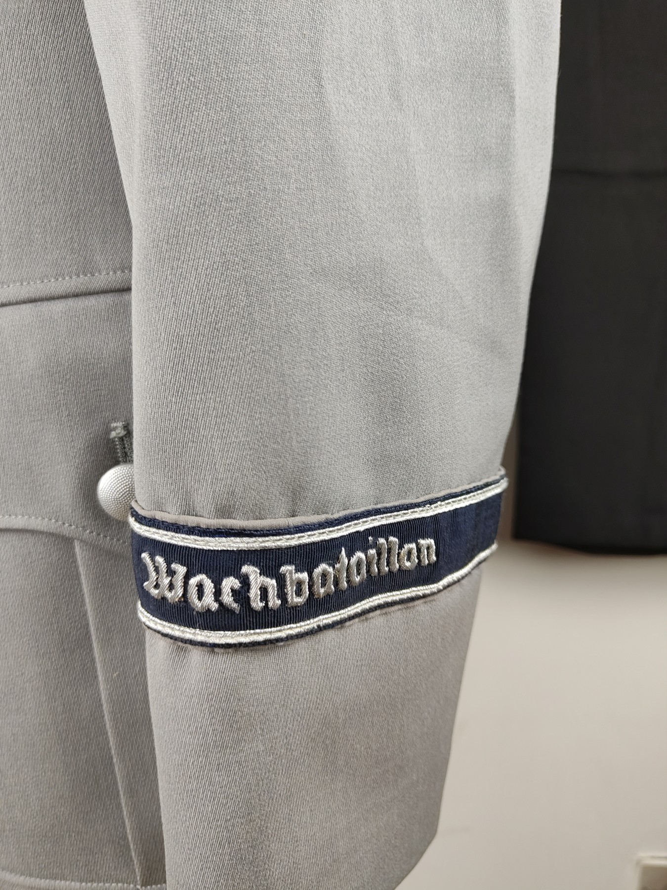 全场0元起拍 第145期 咸鱼国勋章拍卖专场 4月7日（周日）下午6：00开始 西德通讯士官常服 刺绣领章 联队荣誉袖条一套带全配饰 陆军 肩宽46衣长75 胸围100 袖长63腰围90 裤长99