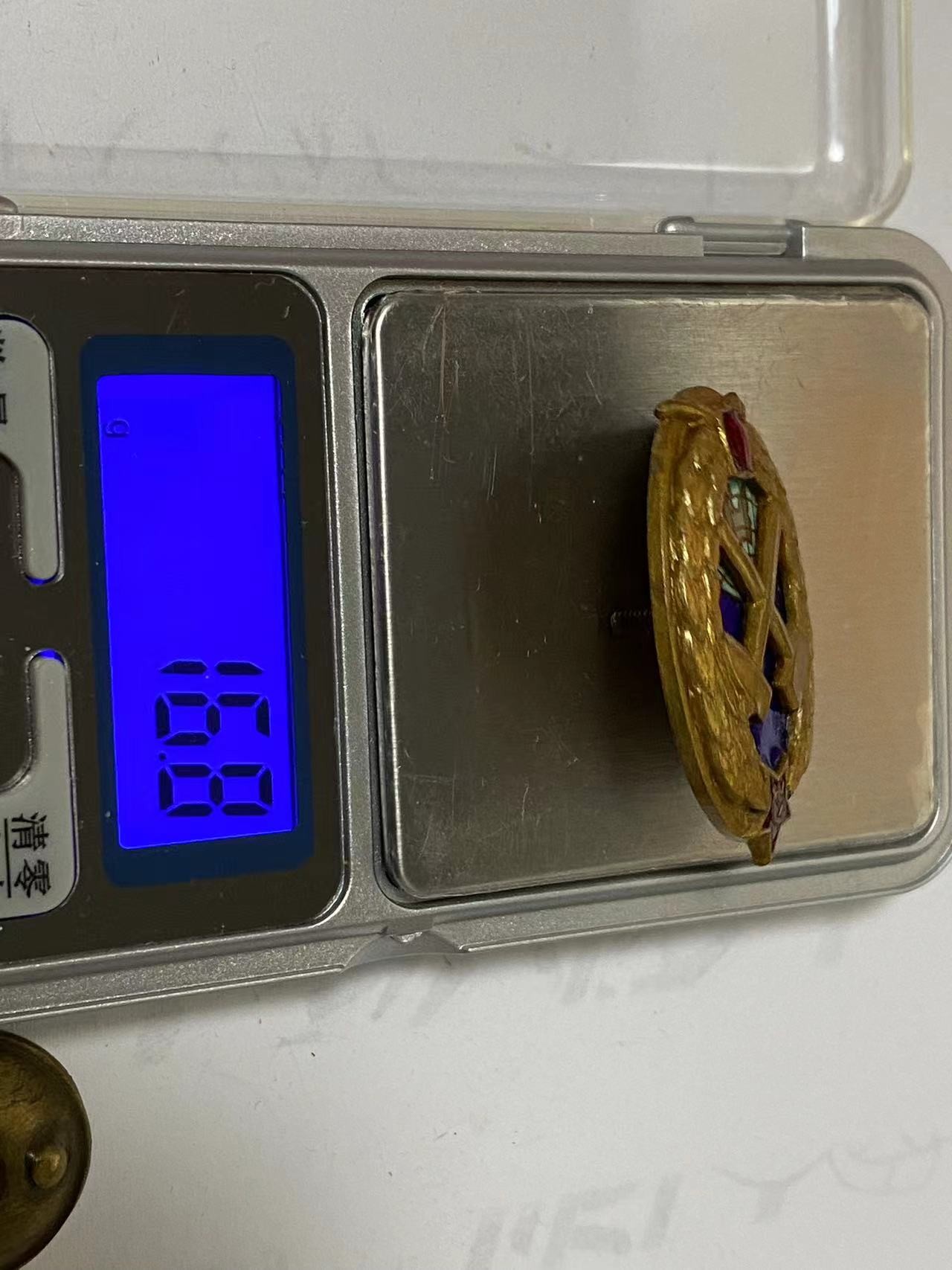 苏联勋章奖章4月3日拍卖第九期4月6日晚上九点结束 苏联劳动类铜章 铜质珐琅 很精美原配盖子有点滑丝