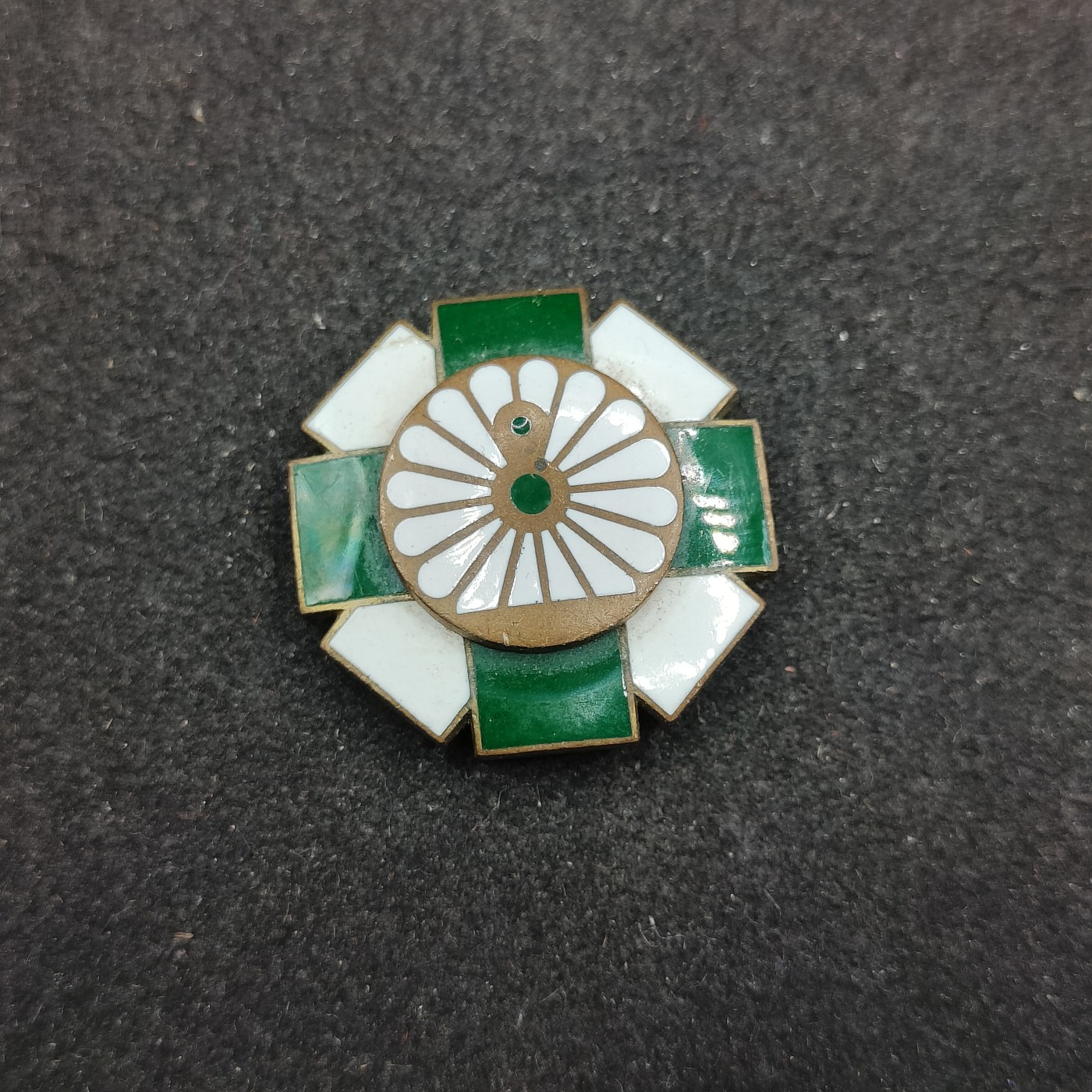 全场0元起拍 第145期 咸鱼国勋章拍卖专场 4月7日（周日）下午6：00开始 日本国铁珐琅章