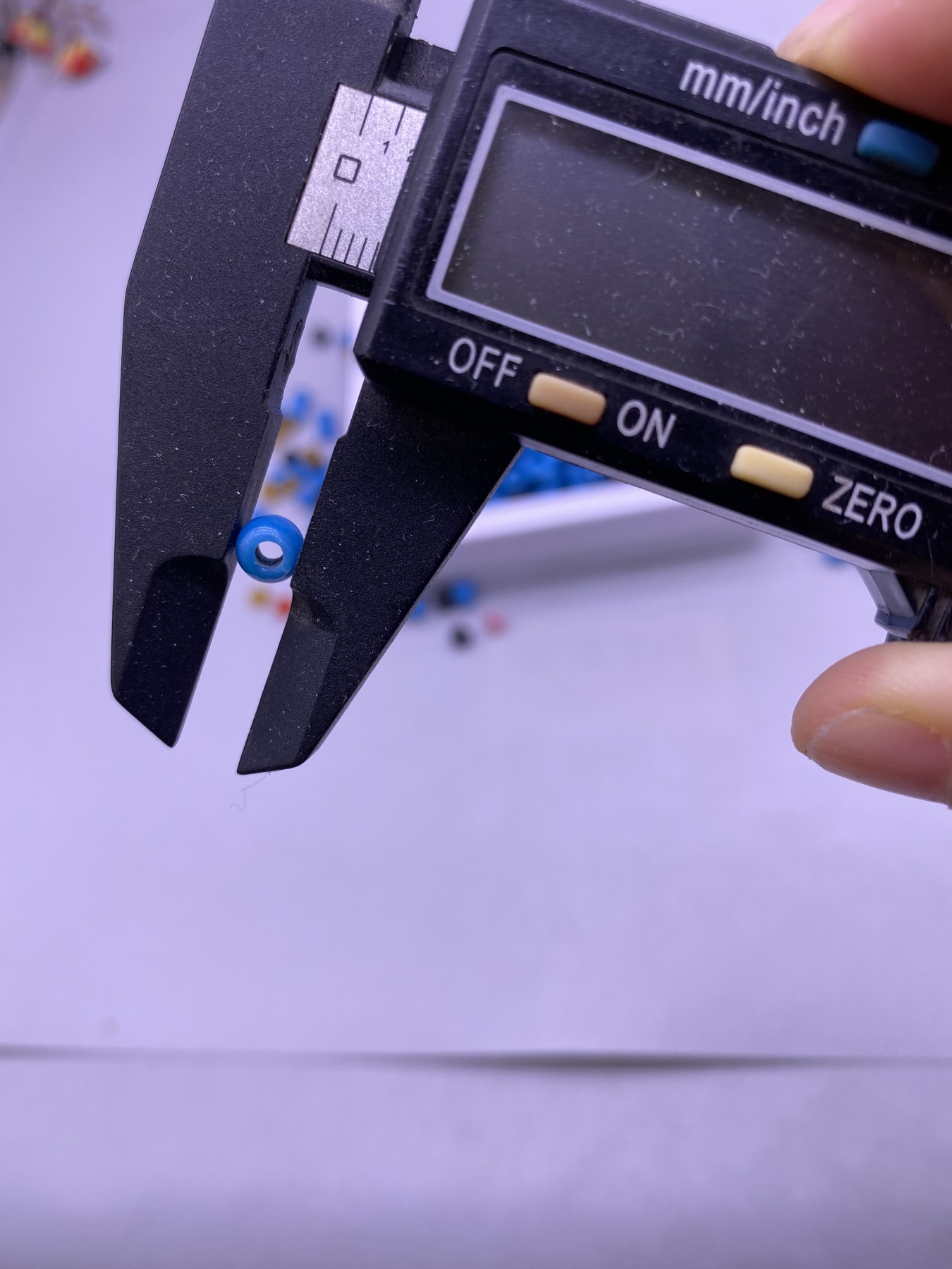 老琉璃珠1000颗左右，尺寸0.5厘米，品相如图，100包快递