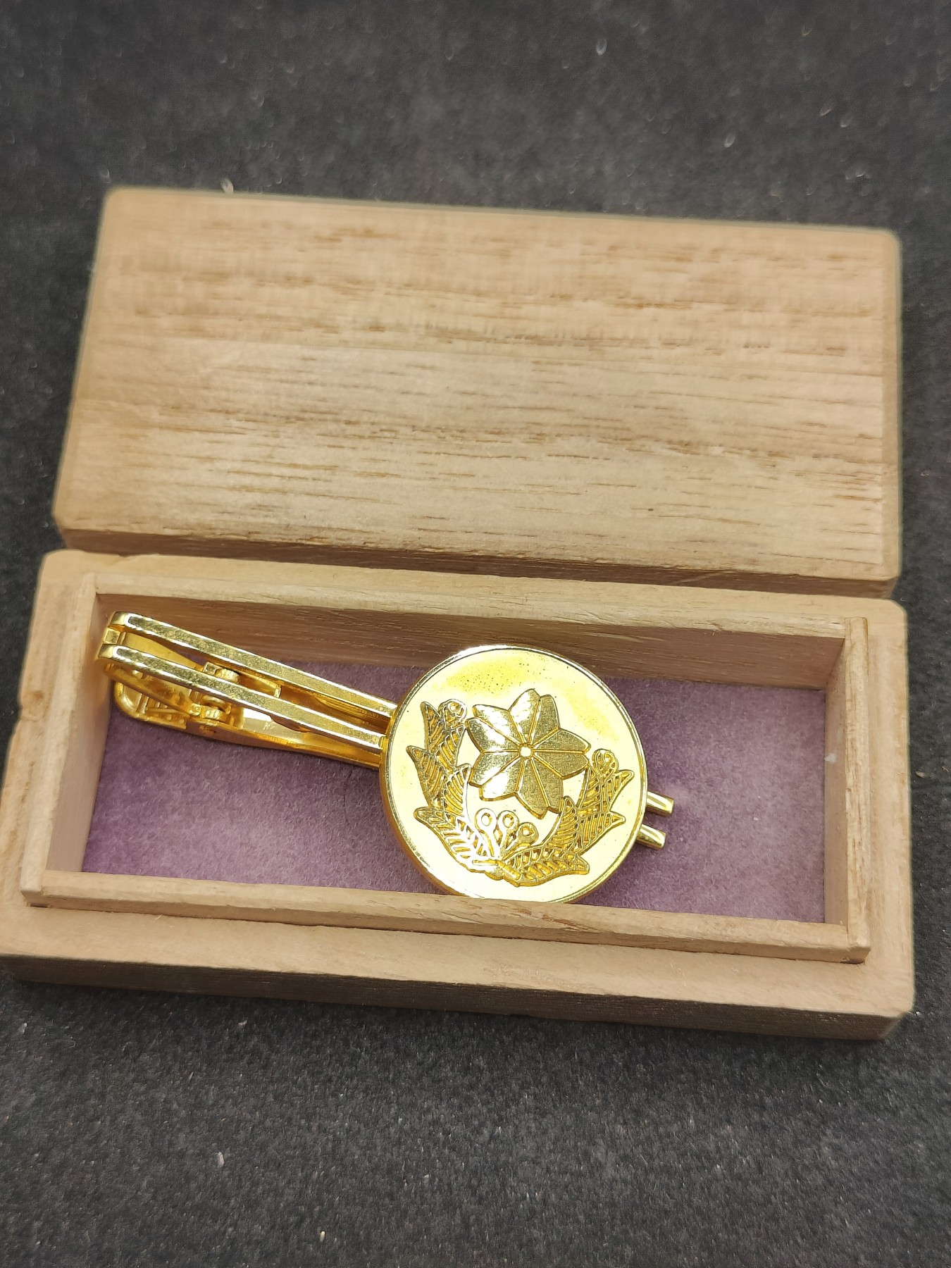 全场0元起拍 第145期 咸鱼国勋章拍卖专场 4月7日（周日）下午6：00开始 日本陆自领带夹