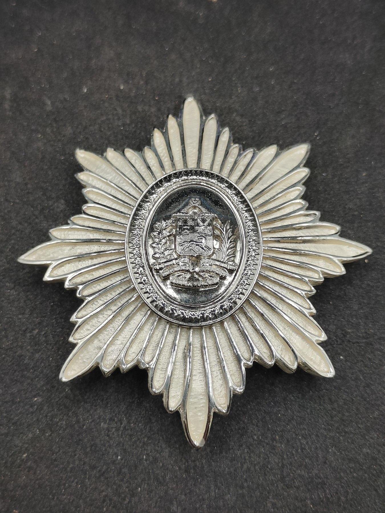 全场0元起拍 第145期 咸鱼国勋章拍卖专场 4月7日（周日）下午6：00开始 委内瑞拉最高荣誉 解放者勋章星芒 玻利瓦尔勋章