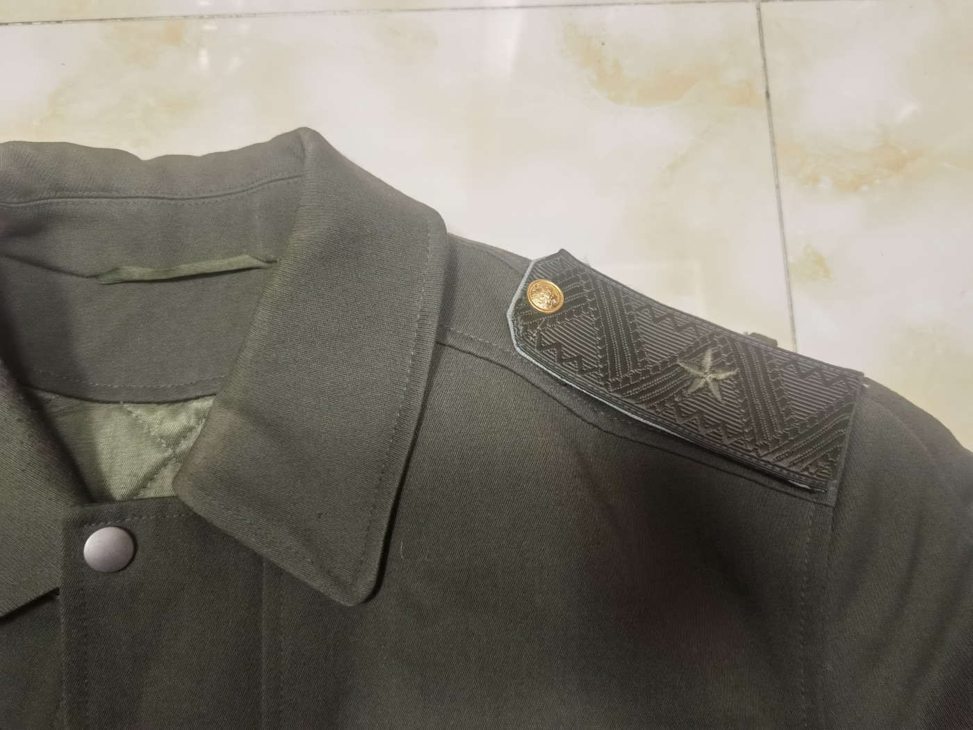 盛世勋华——号角文化勋章邮票专场拍卖第304期 俄罗斯陆军少将短大衣 带БТК厂标 肩宽:55cm 胸围：115cm