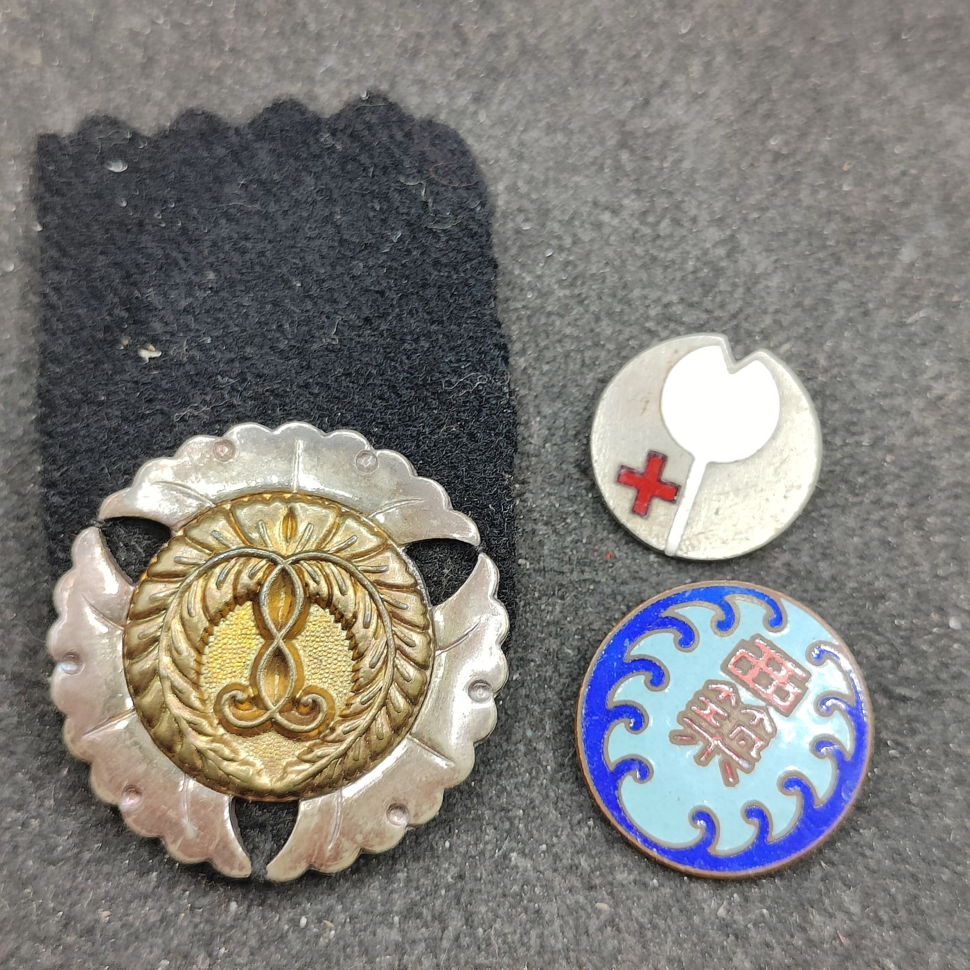 全场0元起拍 第145期 咸鱼国勋章拍卖专场 4月7日（周日）下午6：00开始 日本徽章三个