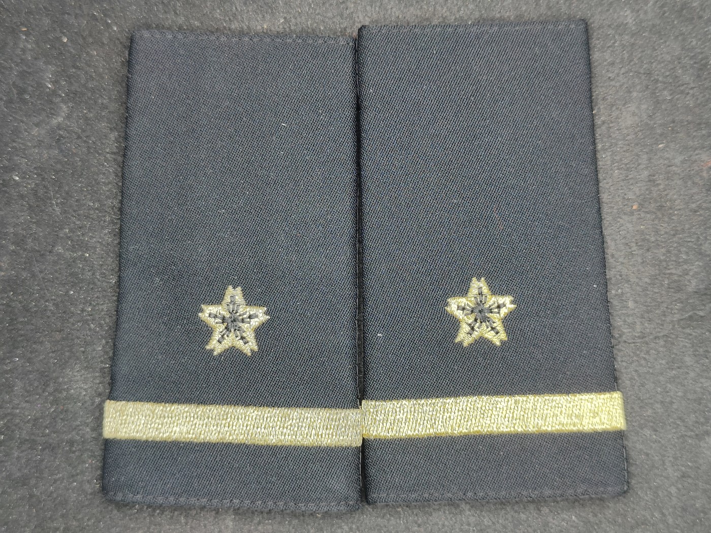 全场0元起拍 第145期 咸鱼国勋章拍卖专场 4月7日（周日）下午6：00开始 日本海自肩章 三等海尉