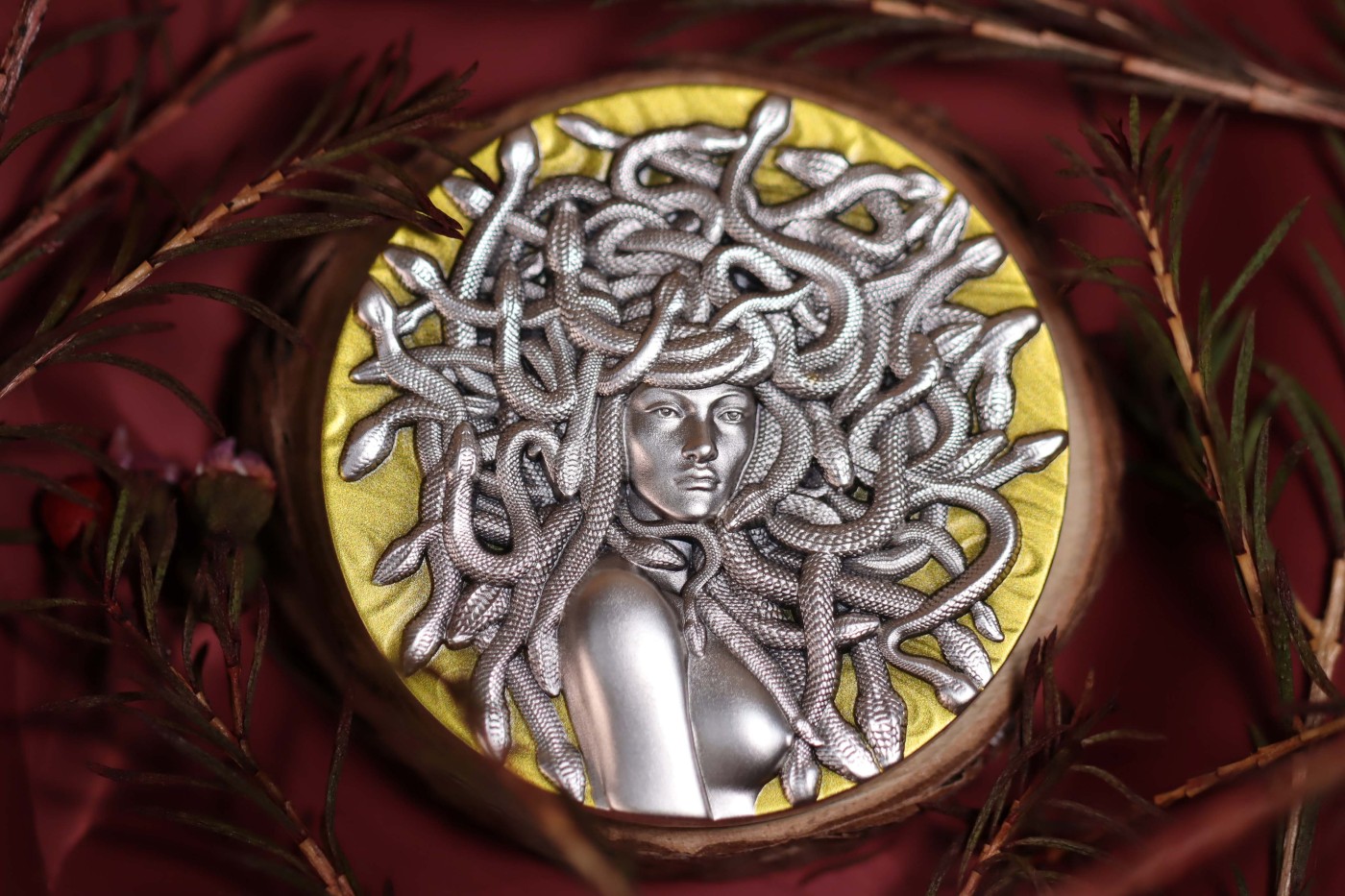 CSIS-GREAT评级精品钱币拍卖第二百四十一期 拍多少算多少 加蓬2025年古希腊神话蛇发女妖美杜莎3OZ仿古彩色高浮雕纪念银币