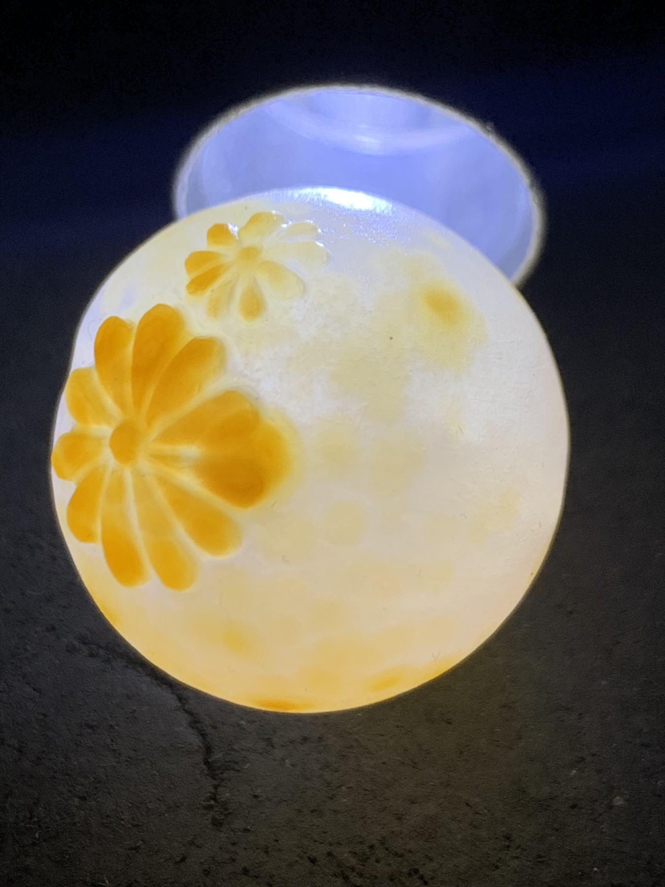 精美冰飘鸡油黄亚光战国红玛瑙手工俏色巧雕太阳花珠一个，