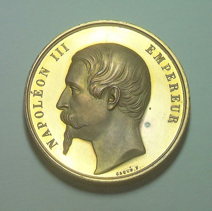 法国1859年 拿破仑三世精制高浮雕大镀金章 原盒 50MM