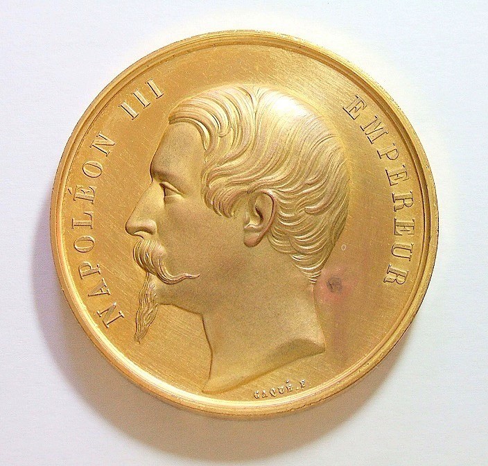 法国1859年 拿破仑三世精制高浮雕大镀金章 原盒 50MM