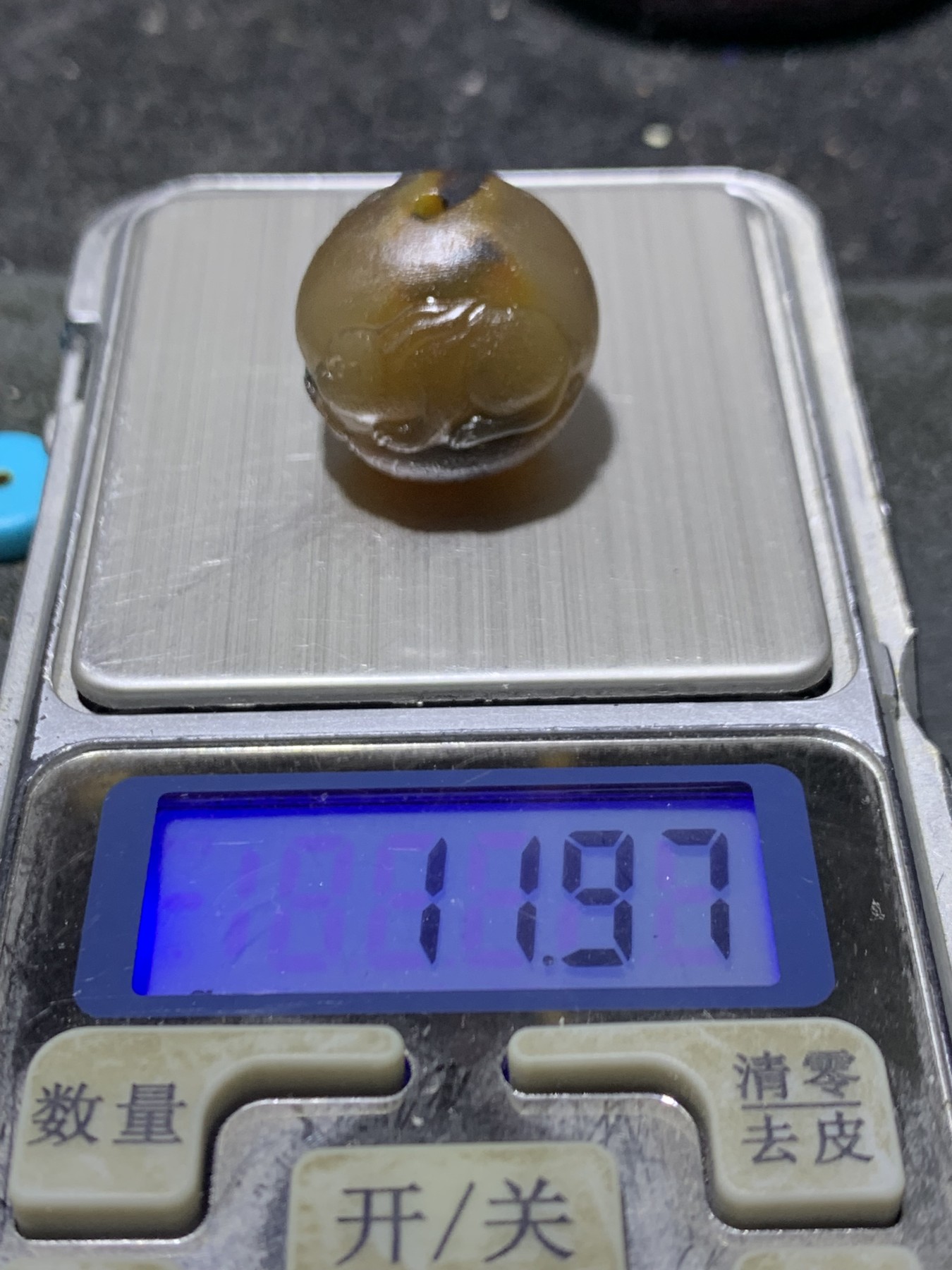 精美亚光高玉化巴西玛瑙手工俏色巧雕回纹玉兔圆珠一个！