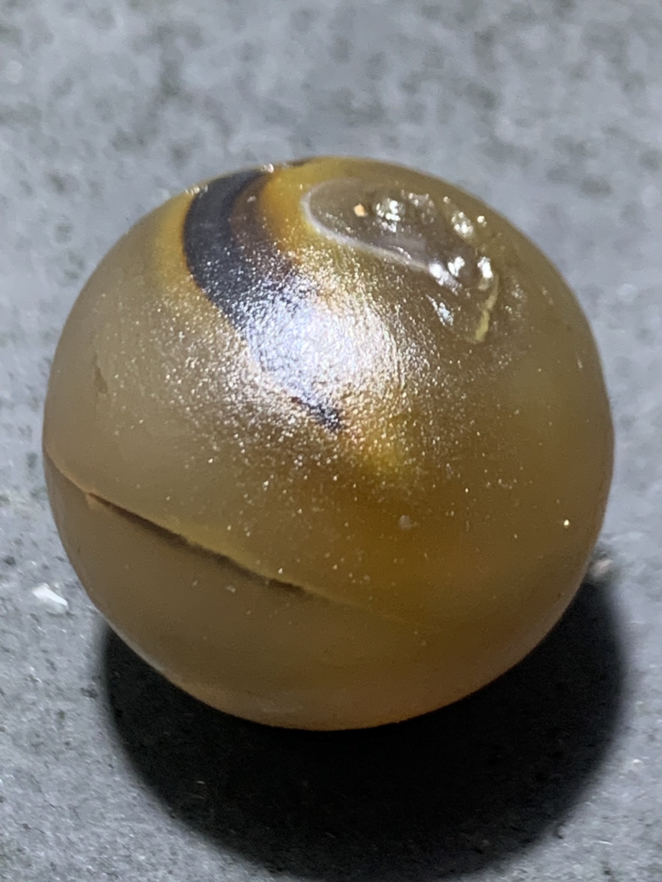 精美亚光高玉化巴西玛瑙手工俏色巧雕回纹玉兔圆珠一个！