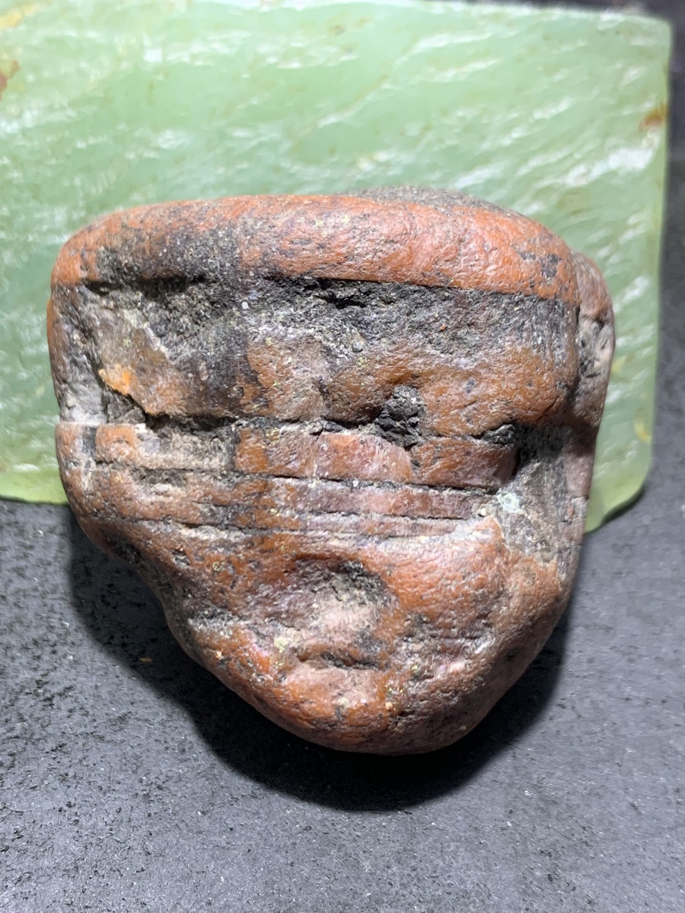精美柿子红开窗料南红玛瑙原石一颗