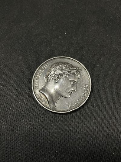 戎马世界章牌大赏第63期 - 法兰西第一帝国拿破仑登基纪念章，银制，40mm尺寸版，三十多克重，非常少见