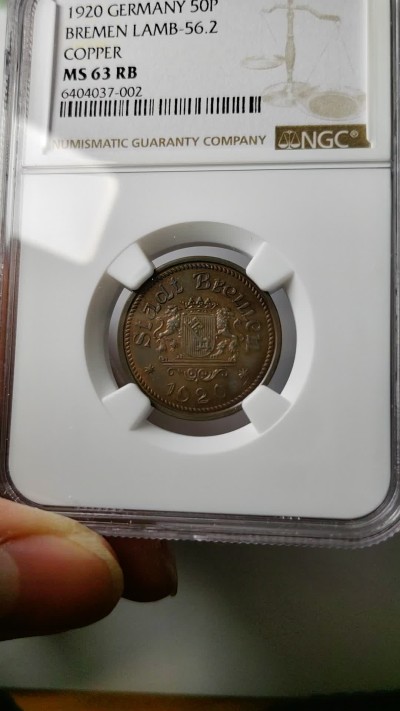 🌿物与斋第七场｜觞咏三春2-世界钱币专场 NGC MS63RB 德国紧急状态硬币1920年不莱梅50芬尼铜样币，铸量50枚，打制深峻，底板镜面感强，铜光醇厚，重量级铜样，与下一枚流通版对比，样币风采显然