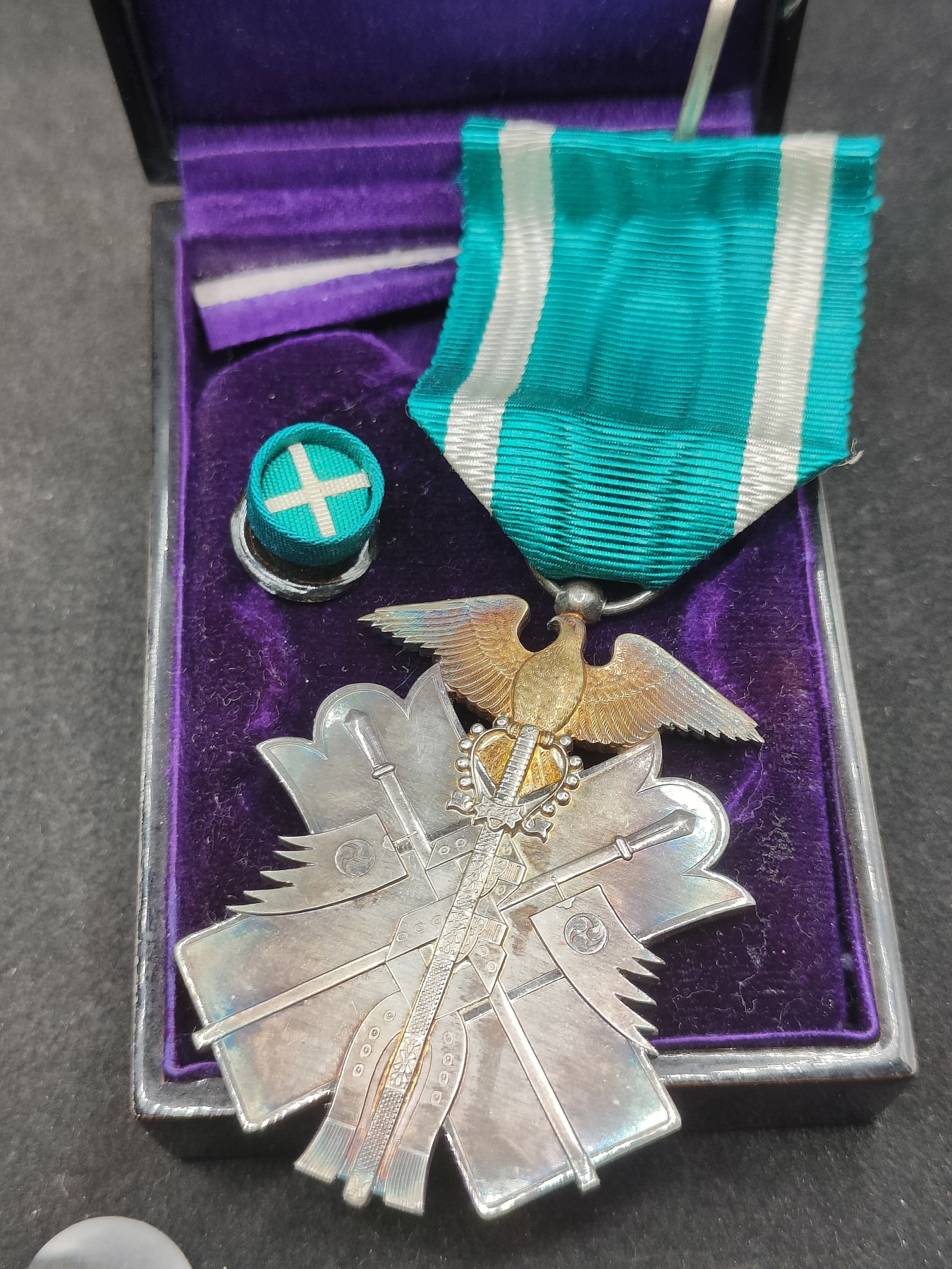 全场0元起拍 第146期 咸鱼国勋章拍卖专场 4月10日（周三）下午6：00开始 日本战时 七级金鸱章银制带盒略