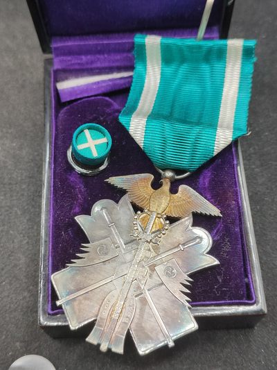 全场0元起拍 第146期 咸鱼国勋章拍卖专场 4月10日（周三）下午6：00开始 - 日本战时 七级金鸱章银制带盒略