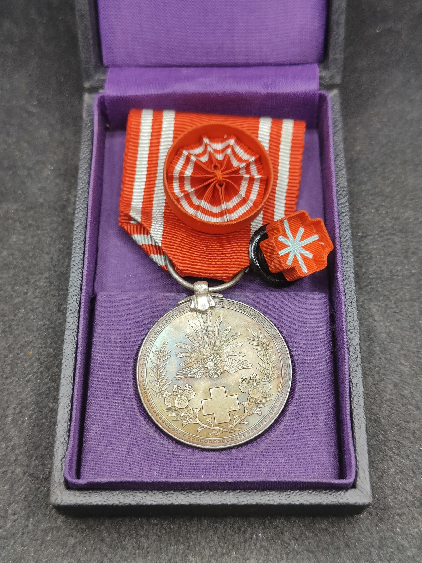 全场0元起拍 第146期 咸鱼国勋章拍卖专场 4月10日（周三）下午6：00开始 稀少纸皮盒 赤十字特别社员章银制带盒略