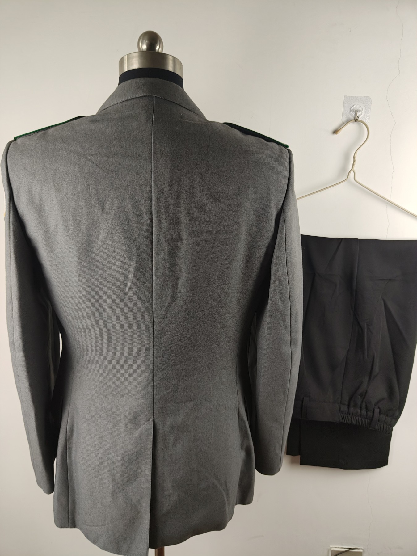 全场0元起拍 第146期 咸鱼国勋章拍卖专场 4月10日（周三）下午6：00开始 西德陆军士兵常服一套 胸围96 肩宽44 衣长76 袖长61 腰围90 裤长100